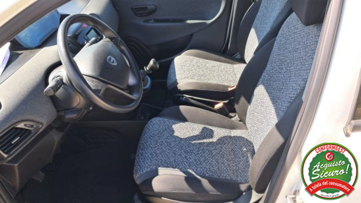 Lancia Ypsilon 1.0 FireFly 5 porte S&S Hybrid Ecochic Silver (3)