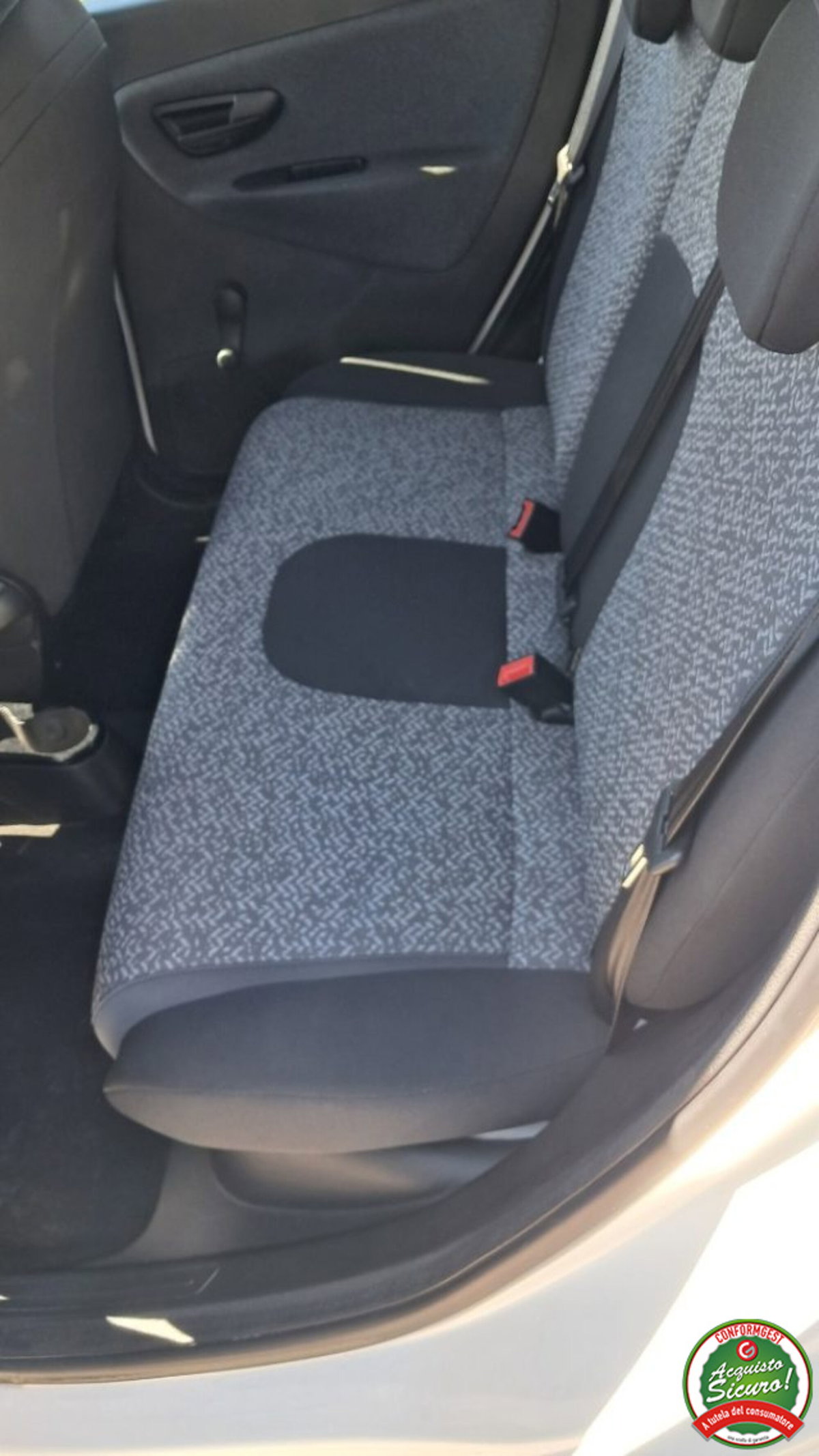 Lancia Ypsilon 1.0 FireFly 5 porte S&S Hybrid Ecochic Silver (4)
