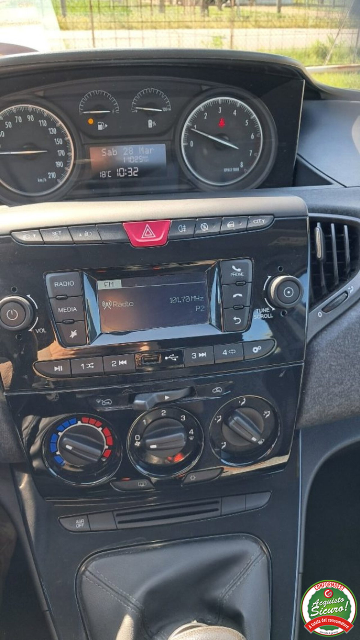 Lancia Ypsilon 1.0 FireFly 5 porte S&S Hybrid Ecochic Silver (5)