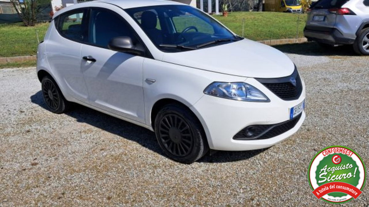 Lancia Ypsilon 1.0 FireFly 5 porte S&S Hybrid Ecochic Silver (7)