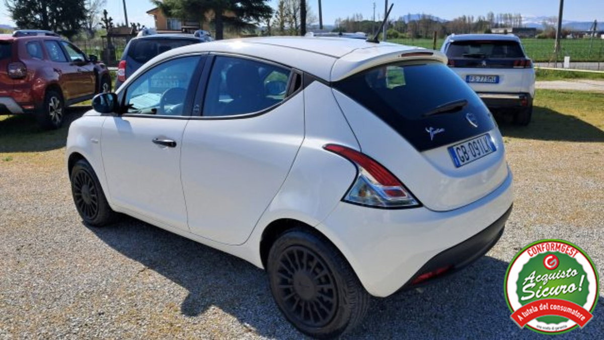 Lancia Ypsilon 1.0 FireFly 5 porte S&S Hybrid Ecochic Silver (8)