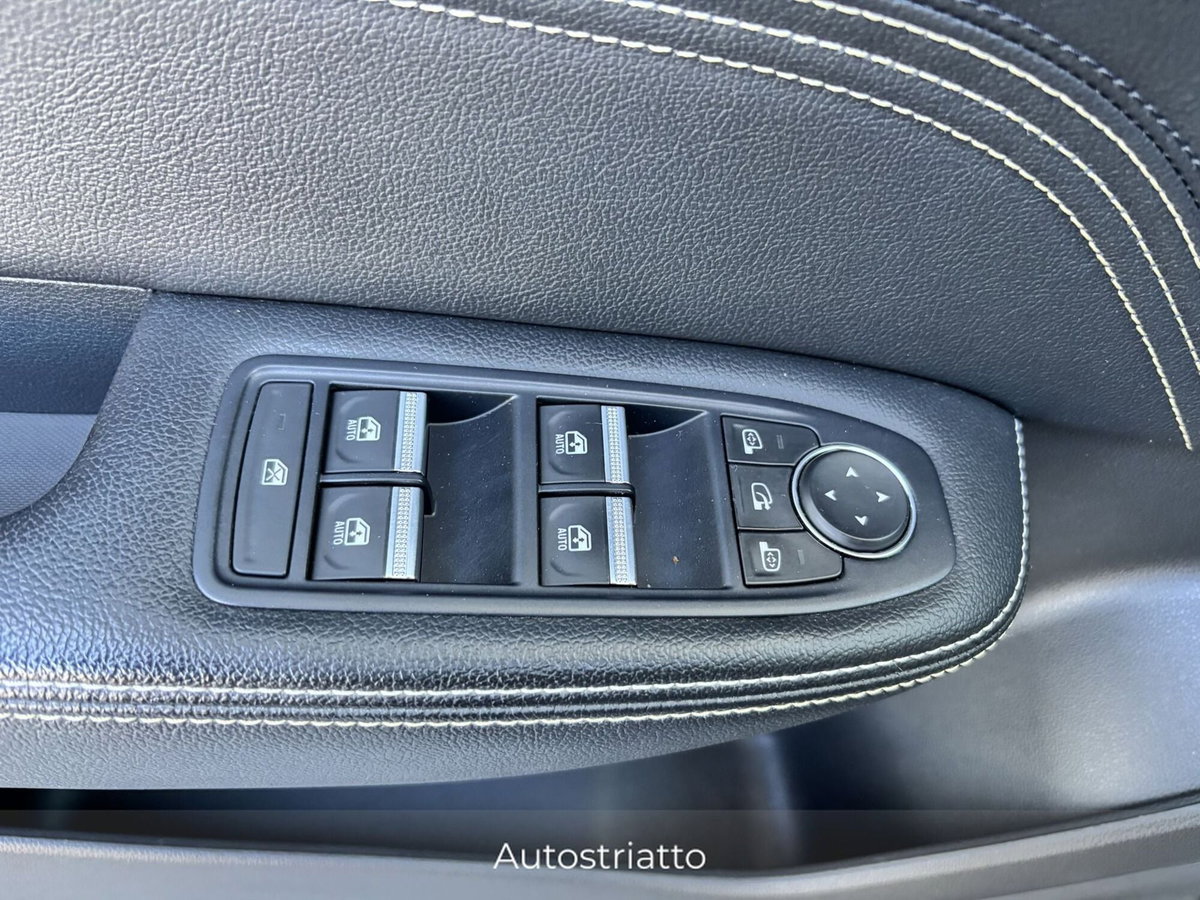 Renault Captur Full Hybrid E-Tech 145 CV Techno Fast Track (12)