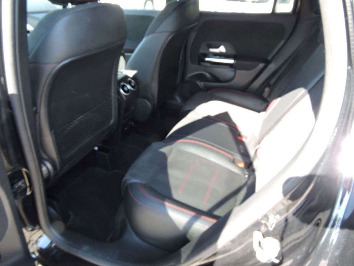 Mercedes-Benz GLA SUV 200 d Automatic Premium (9)