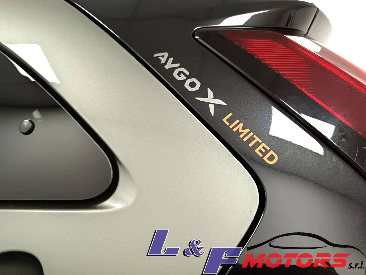 Toyota Aygo X 1.0 Lounge 72cv (11)