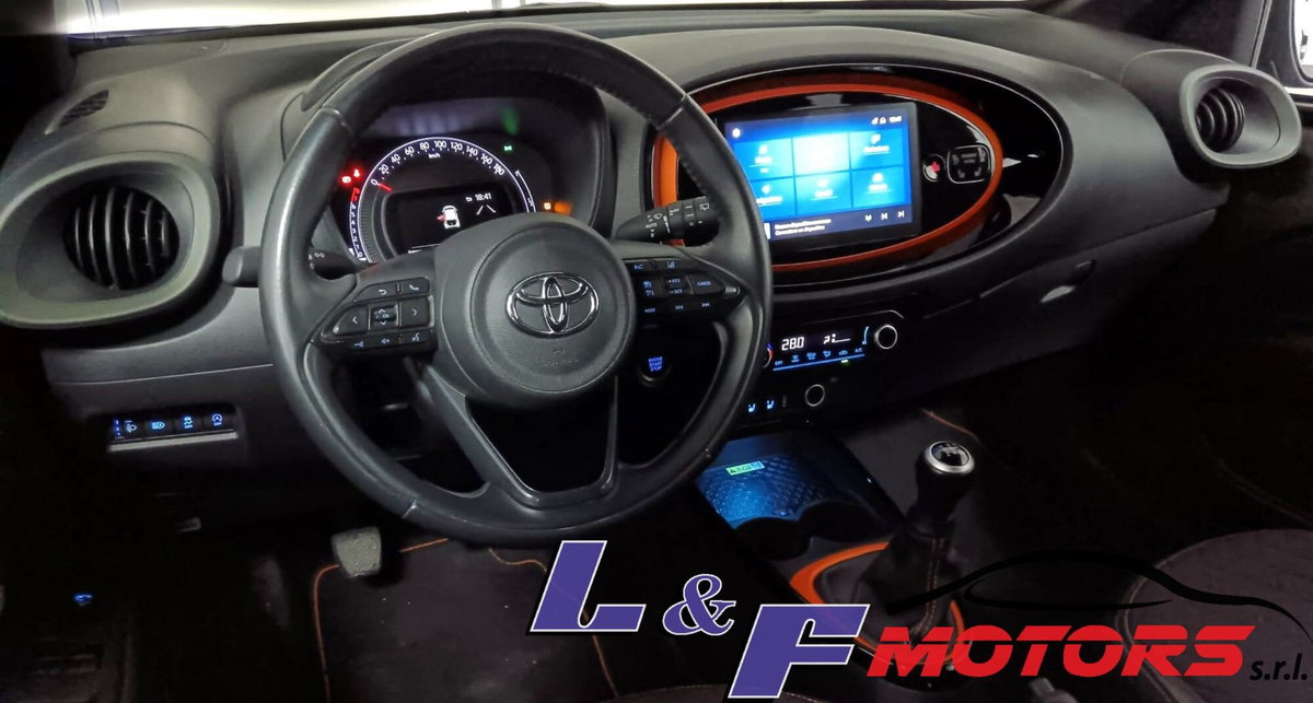 Toyota Aygo X 1.0 Lounge 72cv (13)
