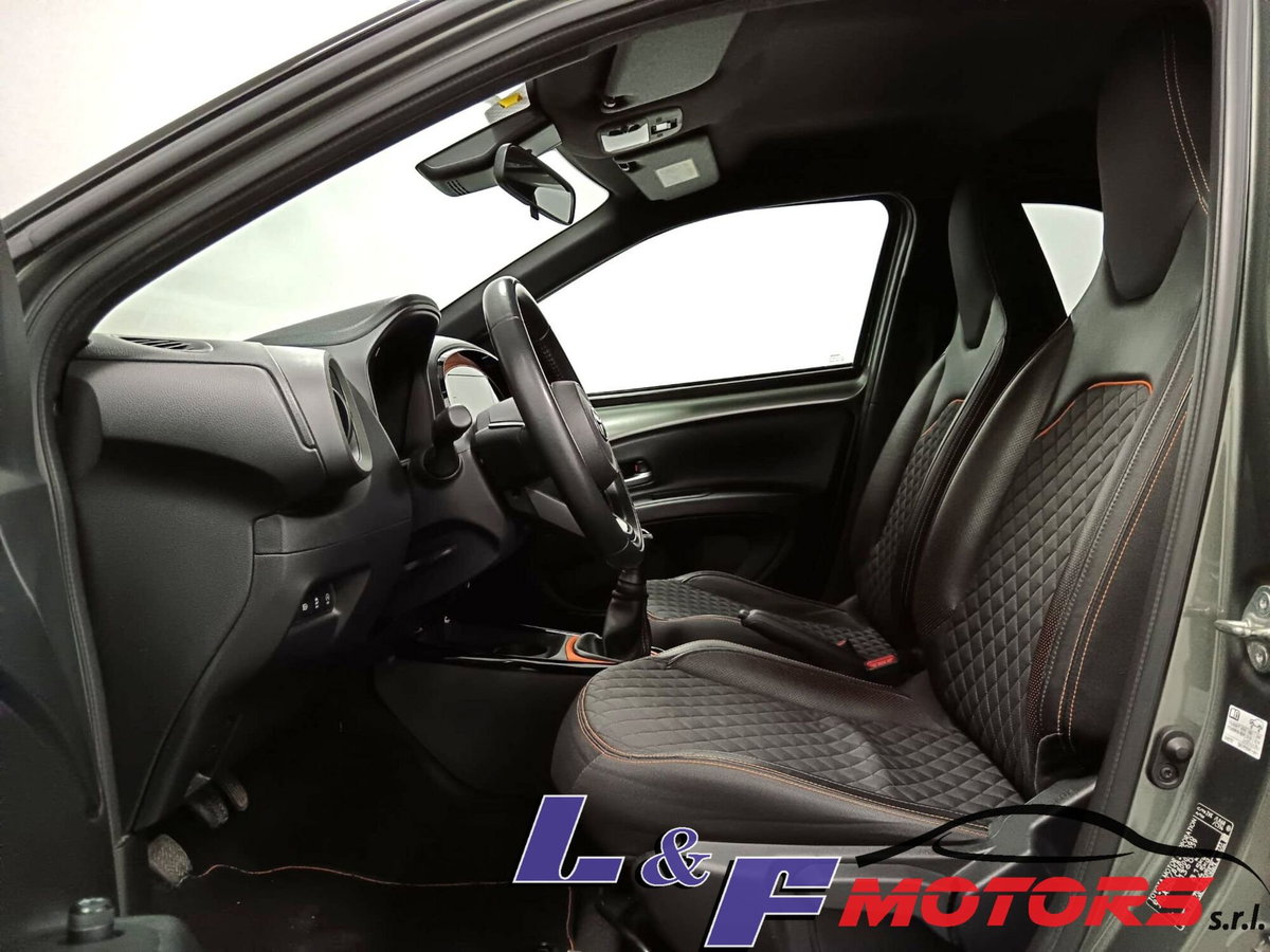 Toyota Aygo X 1.0 Lounge 72cv (16)