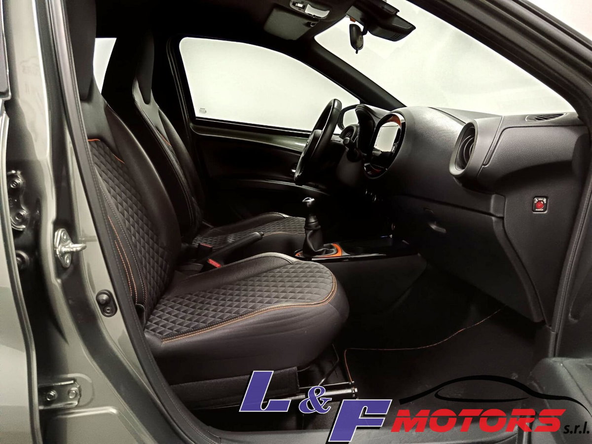 Toyota Aygo X 1.0 Lounge 72cv (18)