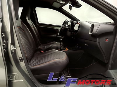 Toyota Aygo X 1.0 Lounge 72cv (18)