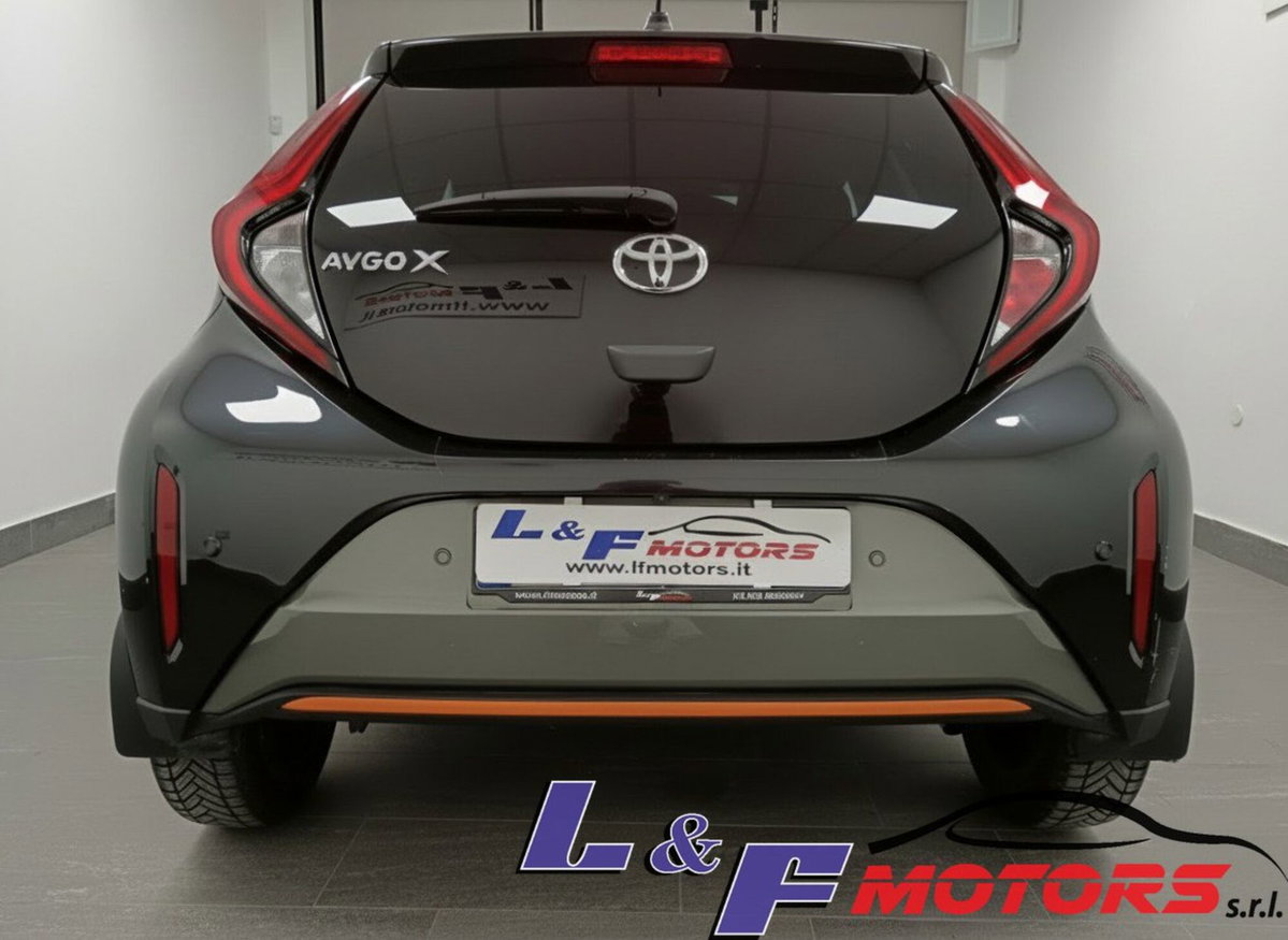 Toyota Aygo X 1.0 Lounge 72cv (6)