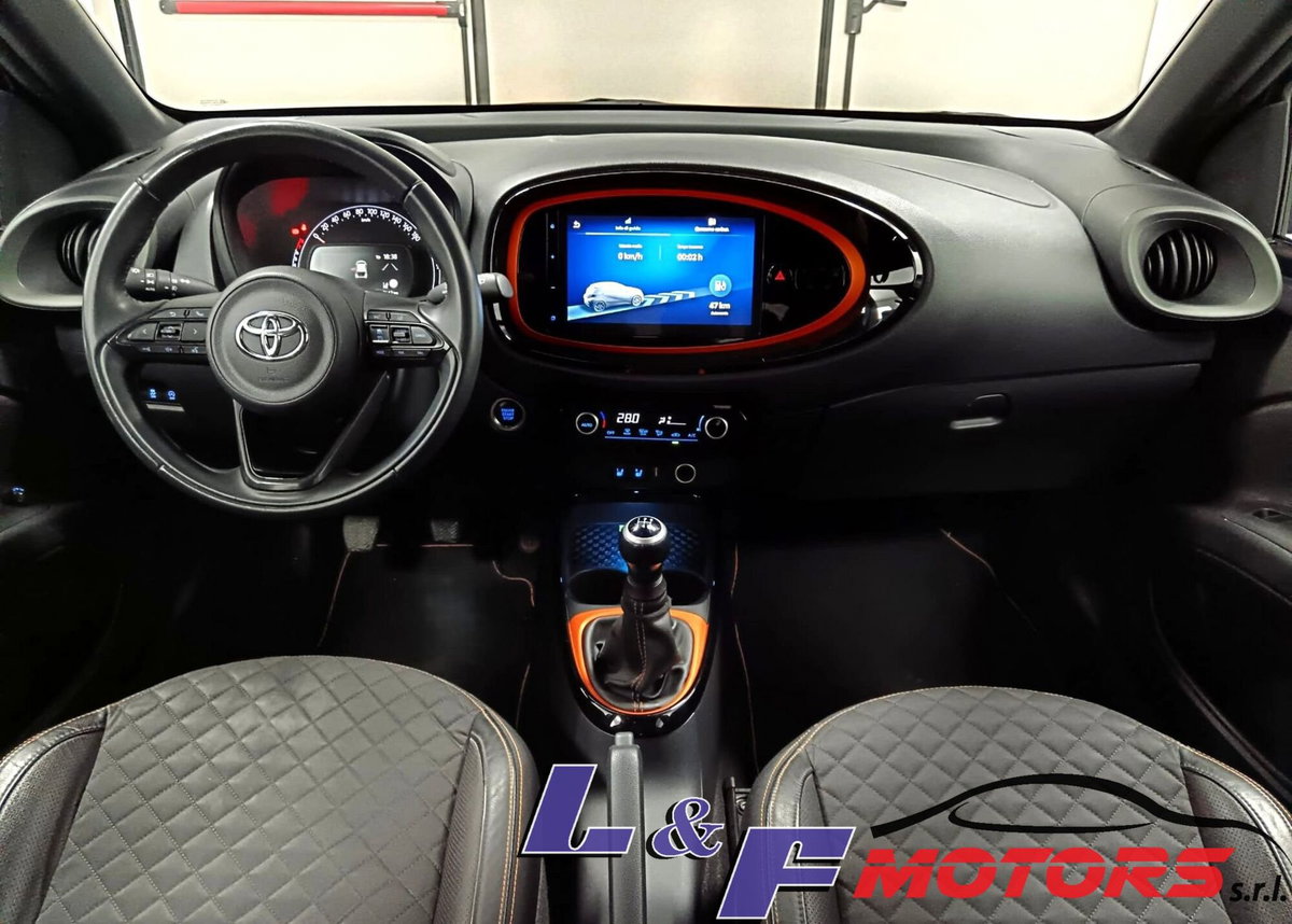 Toyota Aygo X 1.0 Lounge 72cv (8)