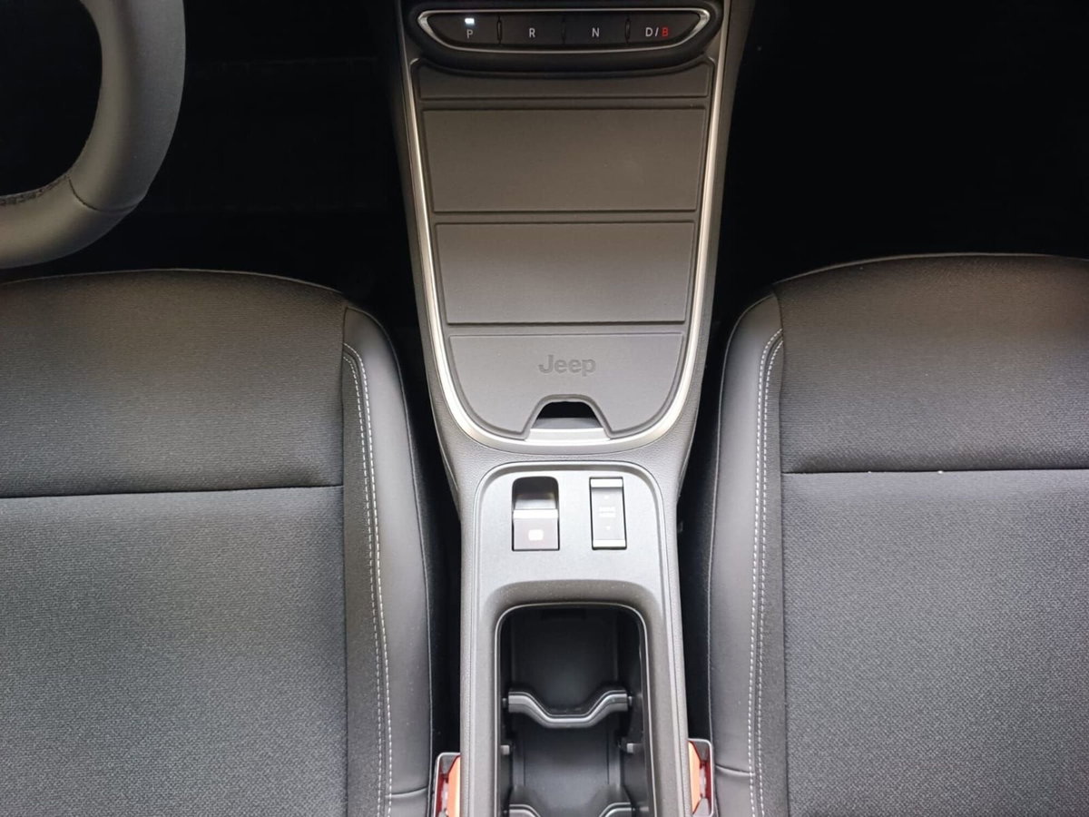 Jeep Avenger 1.2 turbo e-hybrid mhev Summit fwd 110cv edct6 (14)