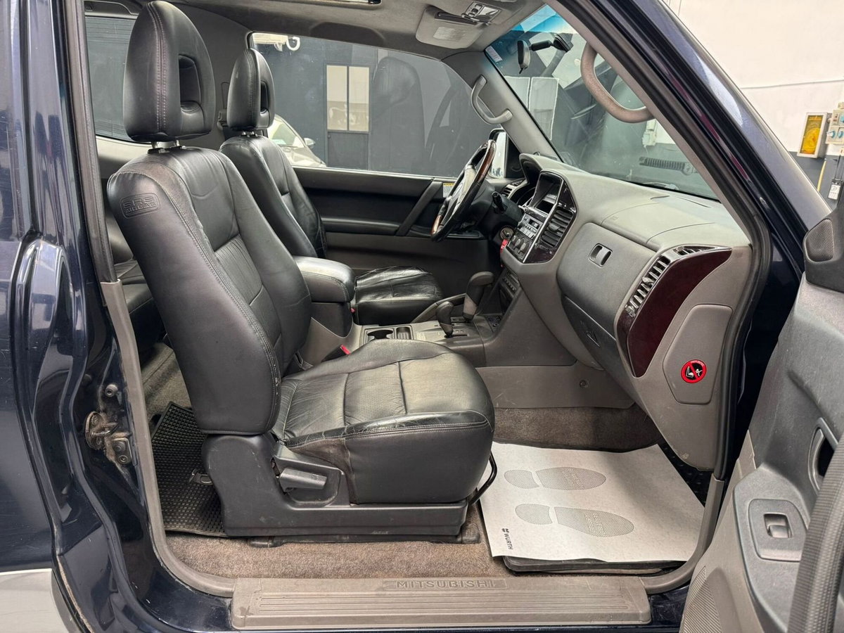 Mitsubishi Pajero 3.2 16V DI-D 3p. GLX Autocarro (9)