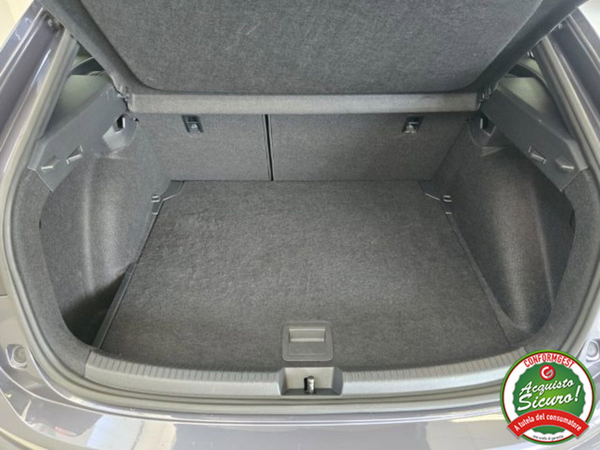 Volkswagen Taigo 1.0 tsi R-Line 115cv (8)