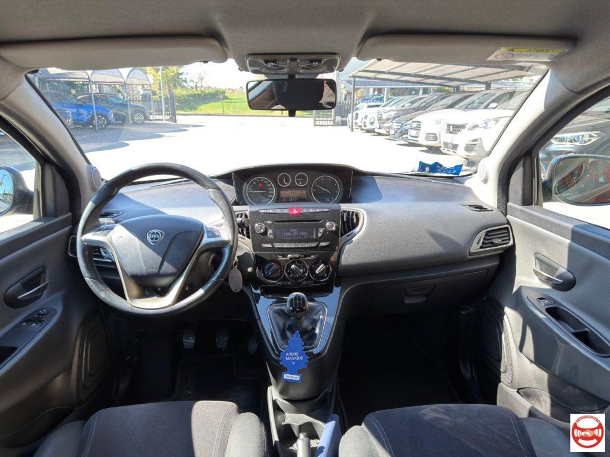 Lancia Ypsilon 1.3 MJT 16V 95 CV 5 porte S&S Gold (9)
