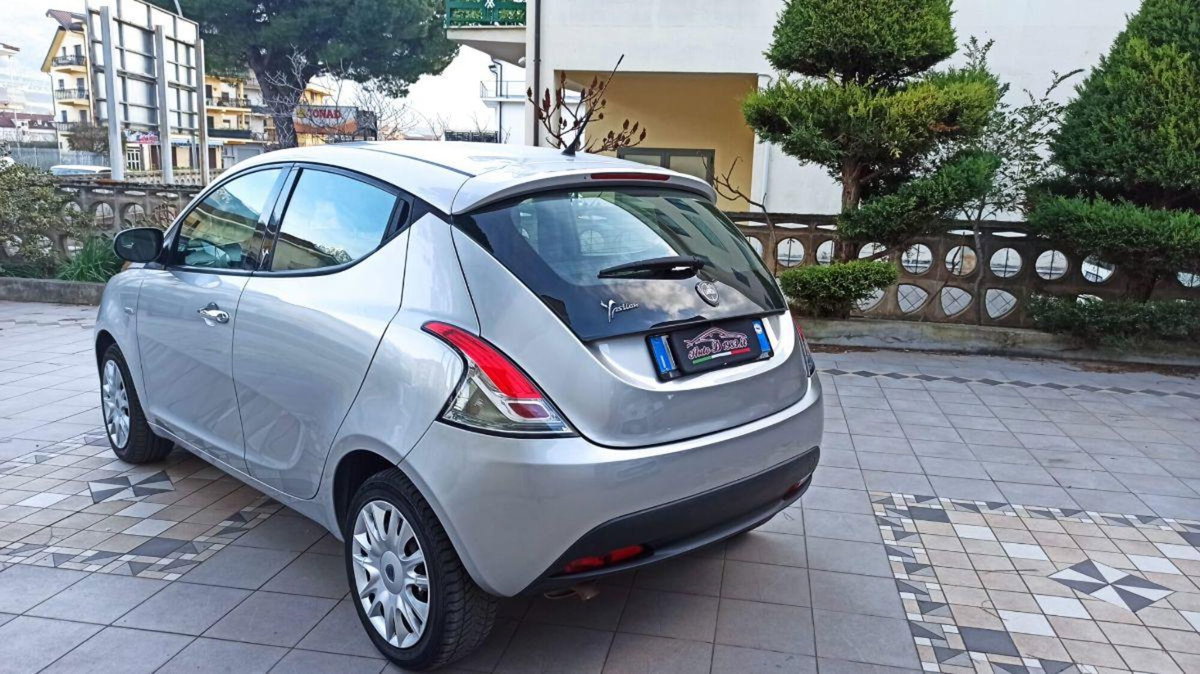 Lancia Ypsilon 1.3 MJT 16V 95 CV 5 porte S&S Gold (2)