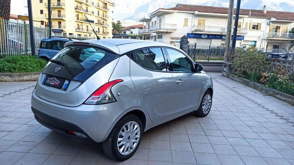 Lancia Ypsilon 1.3 MJT 16V 95 CV 5 porte S&S Gold (3)