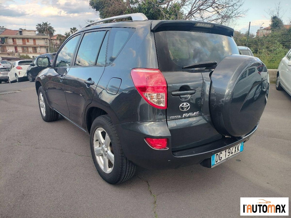 Toyota Rav4 2.2 D-4D 136 CV DPF Sol (4)