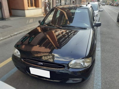 Ford Escort 1.6 5 porte Ghia usata
