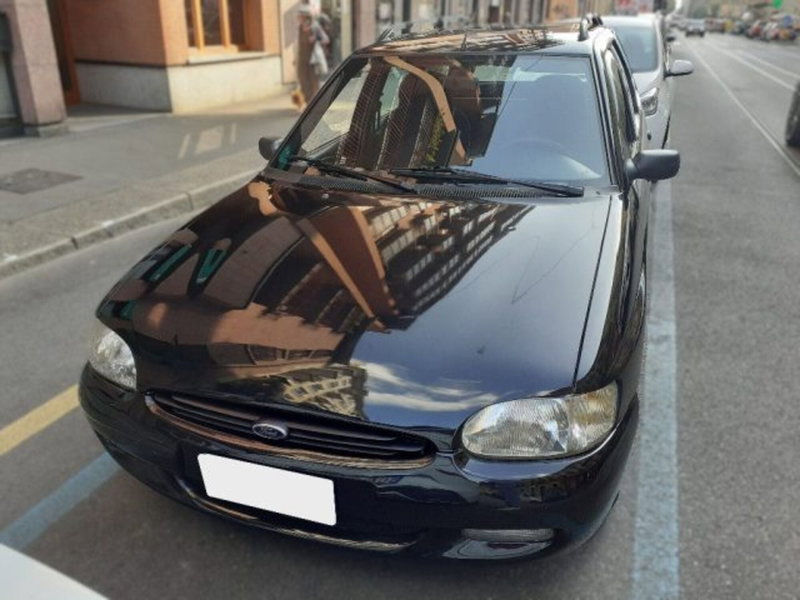 Ford Escort 1.6 5 porte Ghia
