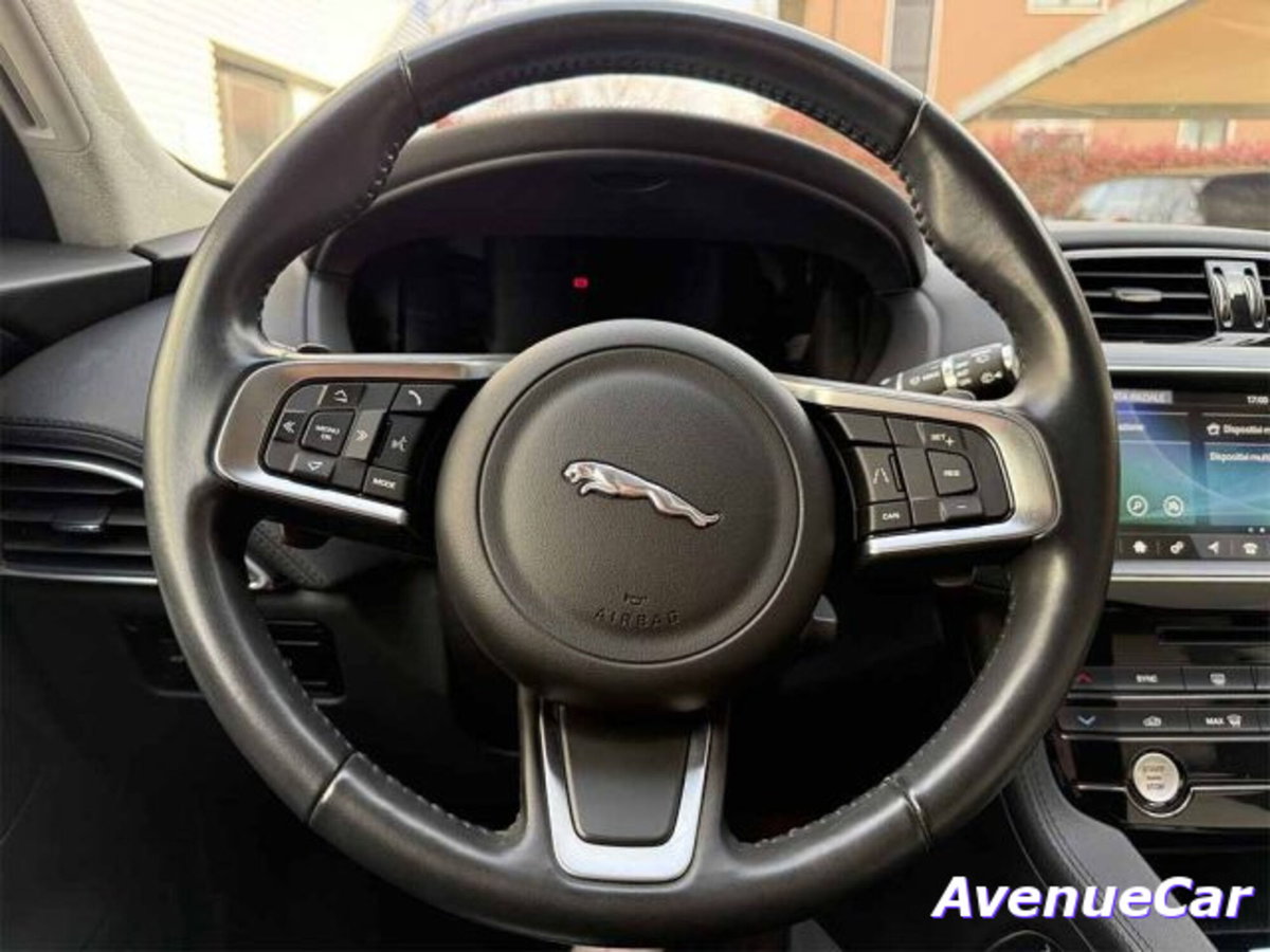 Jaguar F-Pace 2.0 D 180 CV AWD Prestige (12)