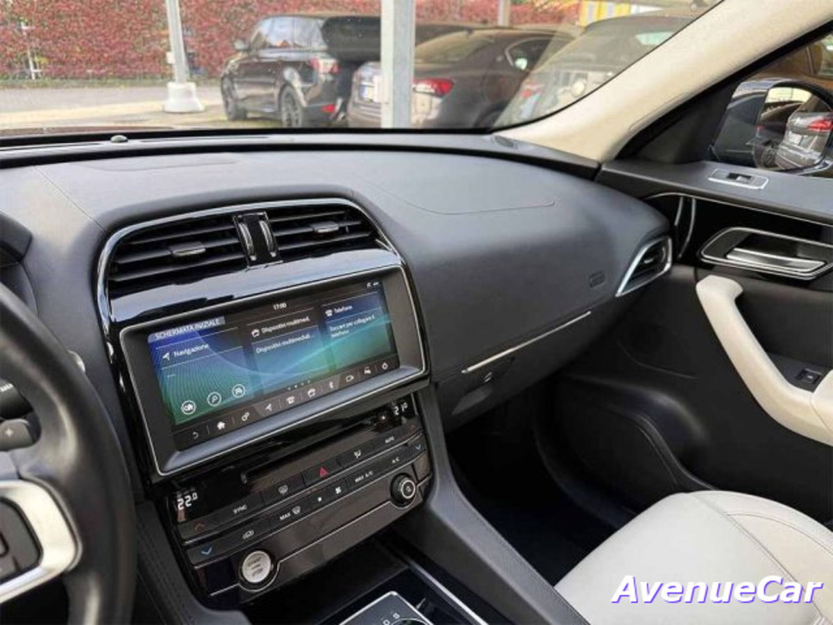 Jaguar F-Pace 2.0 D 180 CV AWD Prestige (15)