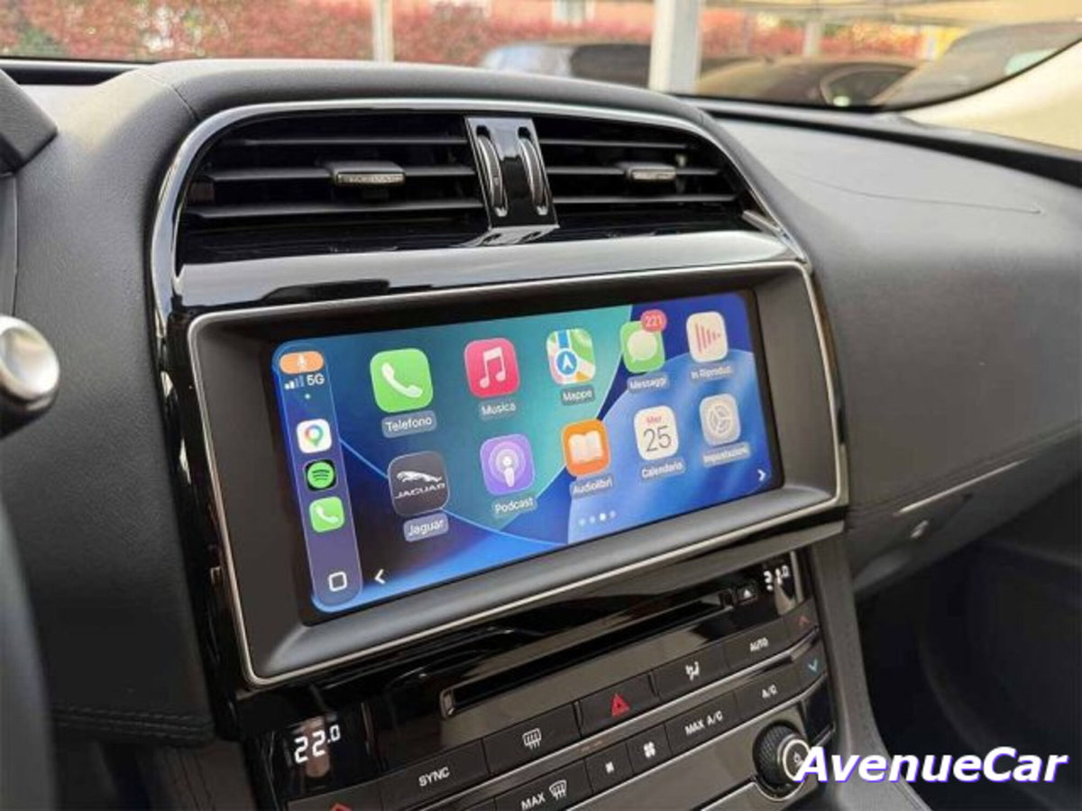 Jaguar F-Pace 2.0 D 180 CV AWD Prestige (18)