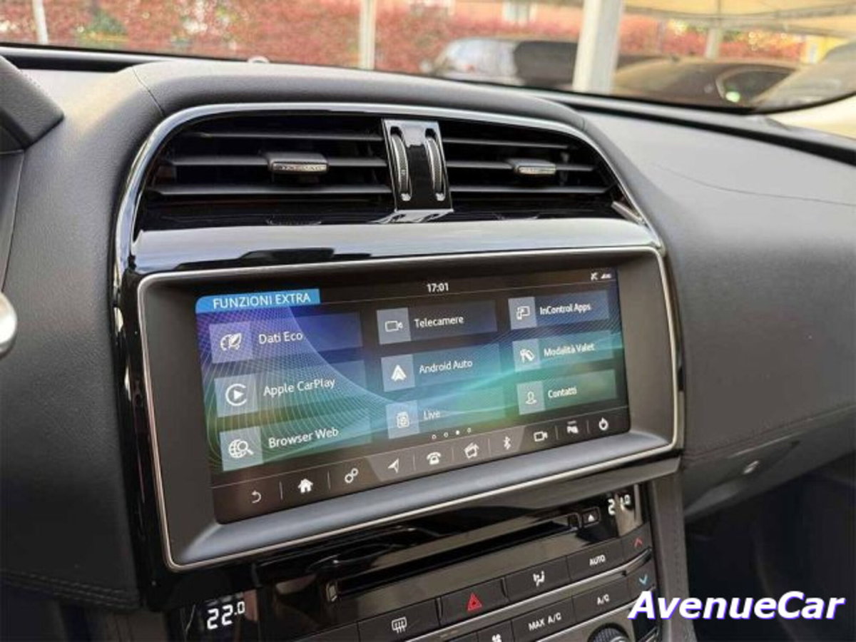 Jaguar F-Pace 2.0 D 180 CV AWD Prestige (19)