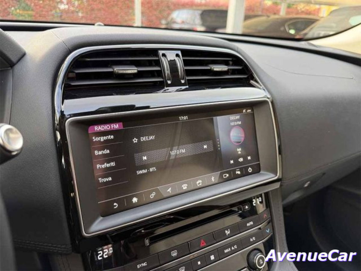 Jaguar F-Pace 2.0 D 180 CV AWD Prestige (20)