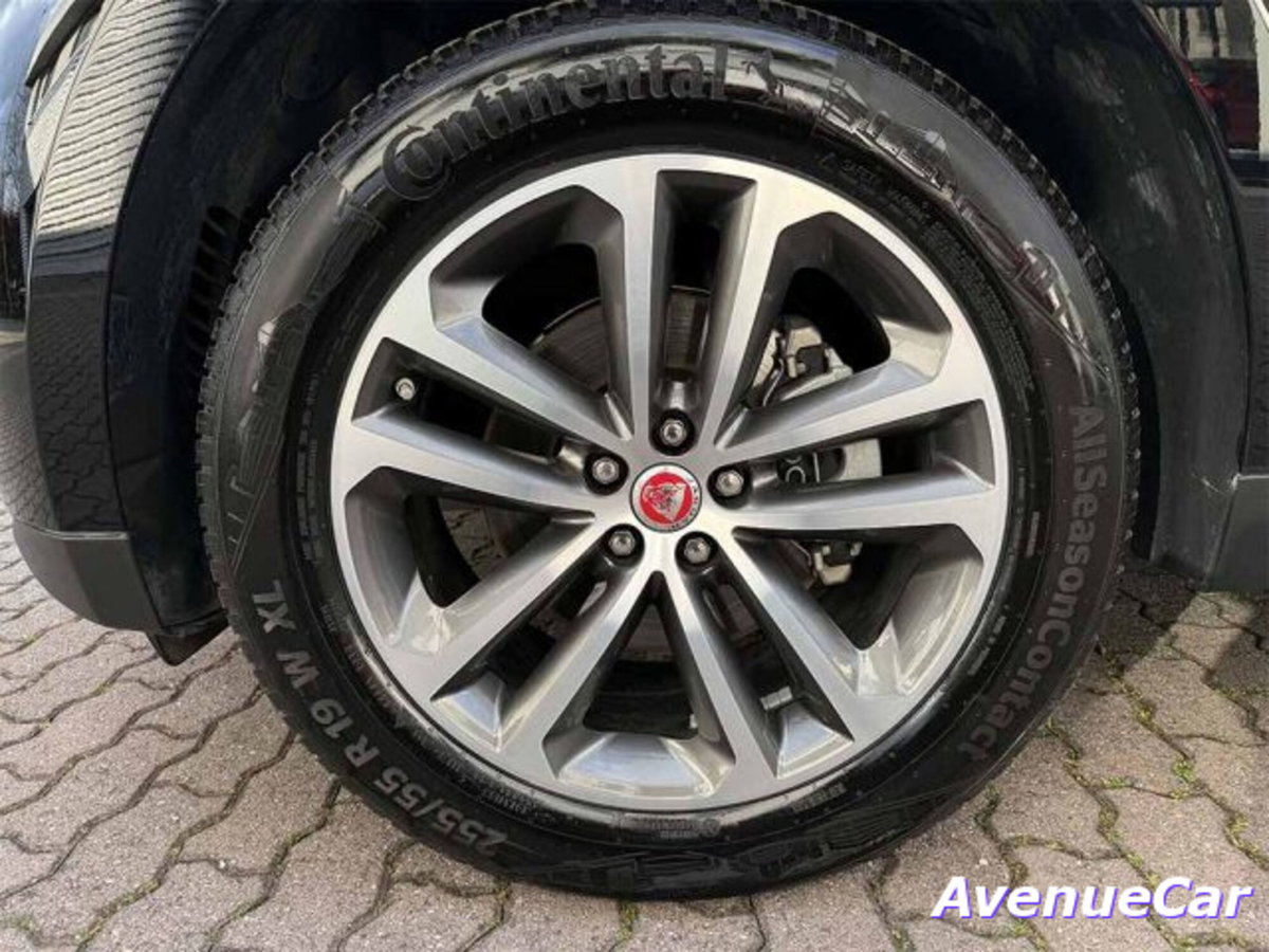 Jaguar F-Pace 2.0 D 180 CV AWD Prestige (9)