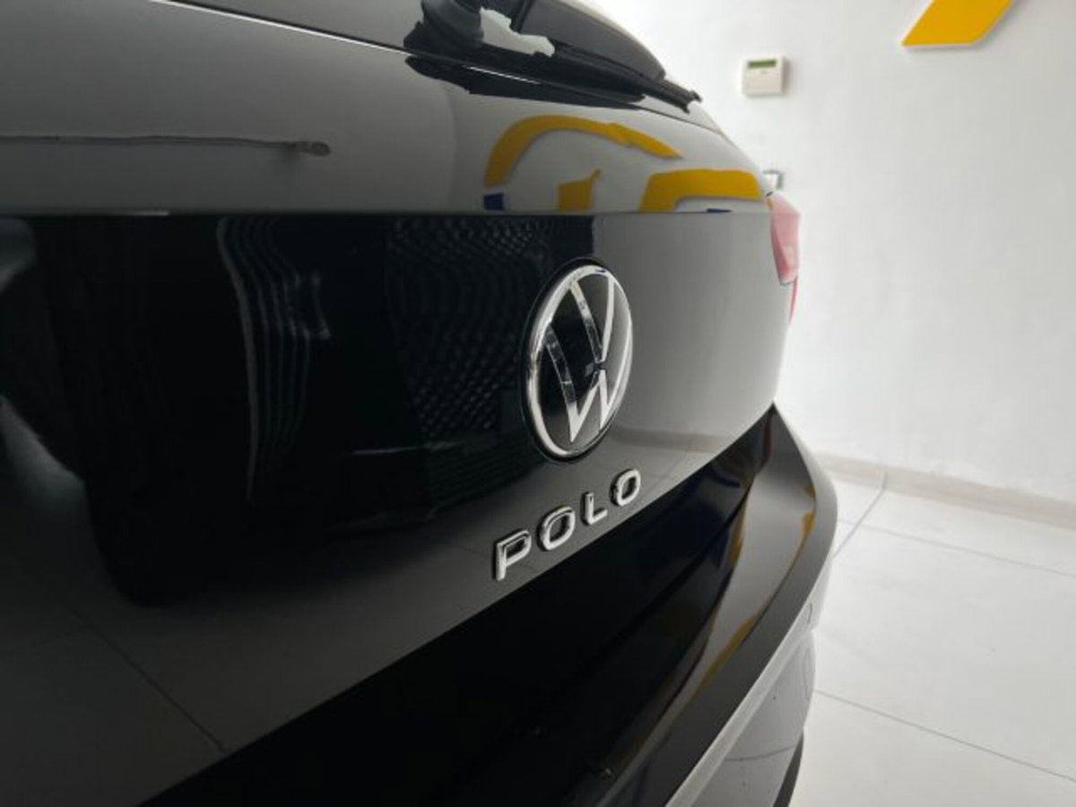 Volkswagen Polo 1.0 tsi Life 95cv (13)