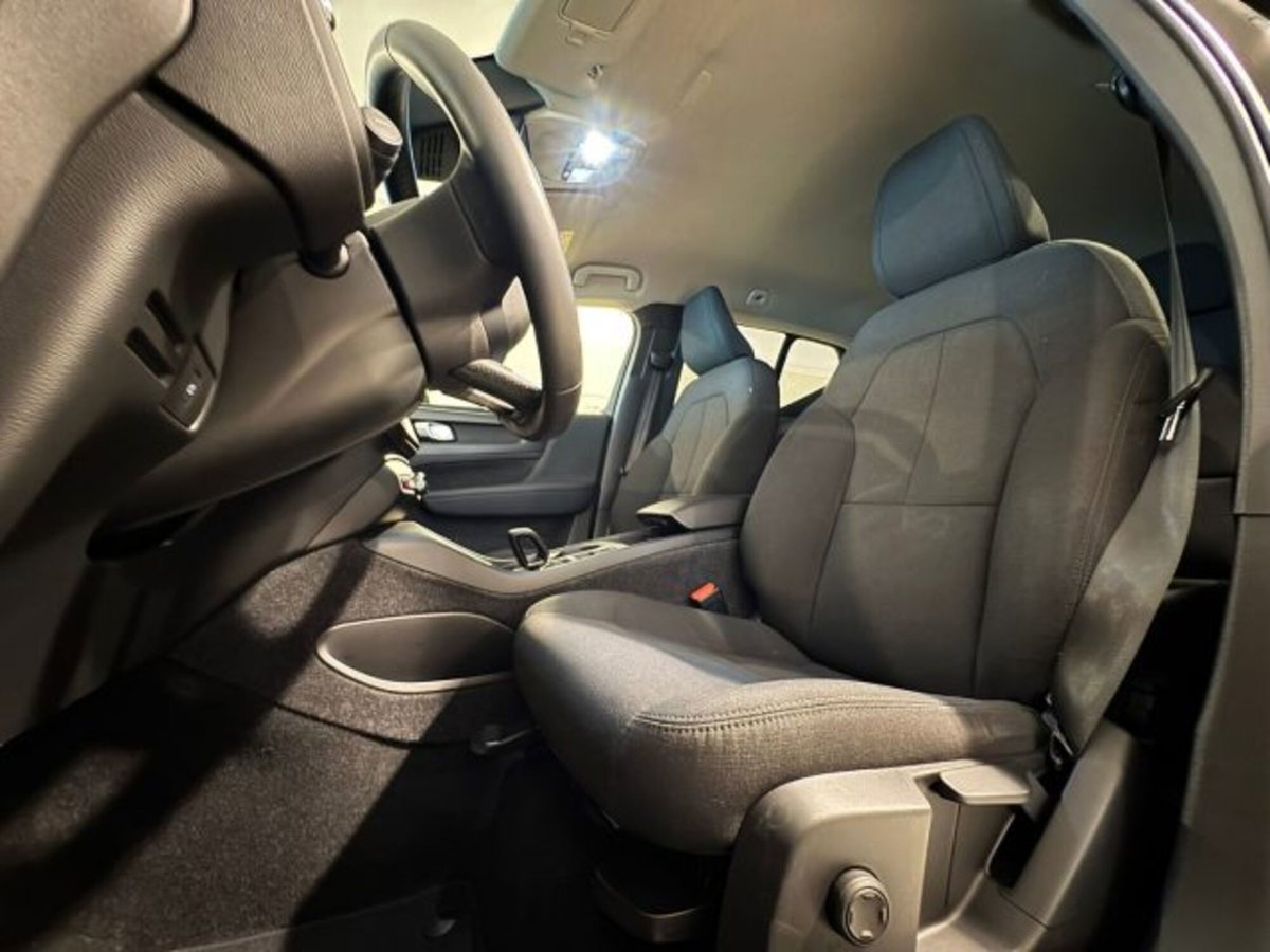 Volvo XC40 2.0 b3 Essential auto (11)