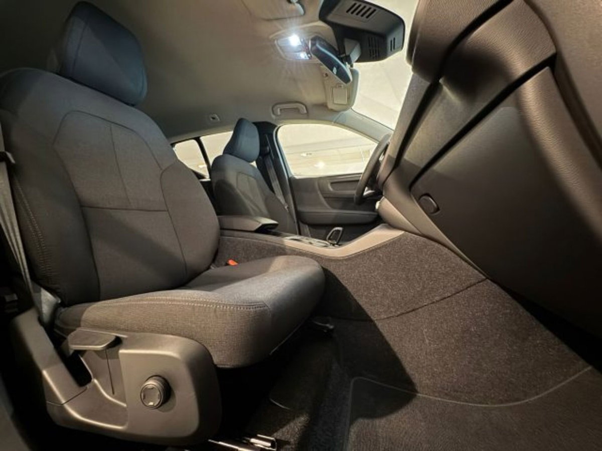 Volvo XC40 2.0 b3 Essential auto (14)