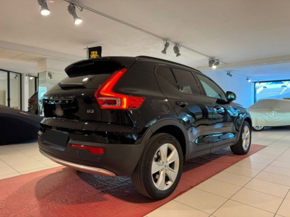 Volvo XC40 2.0 b3 Essential auto (7)