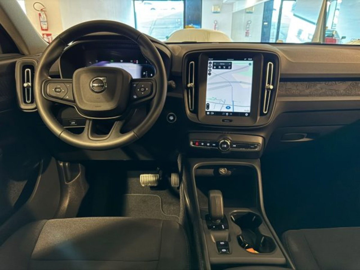 Volvo XC40 2.0 b3 Essential auto (9)
