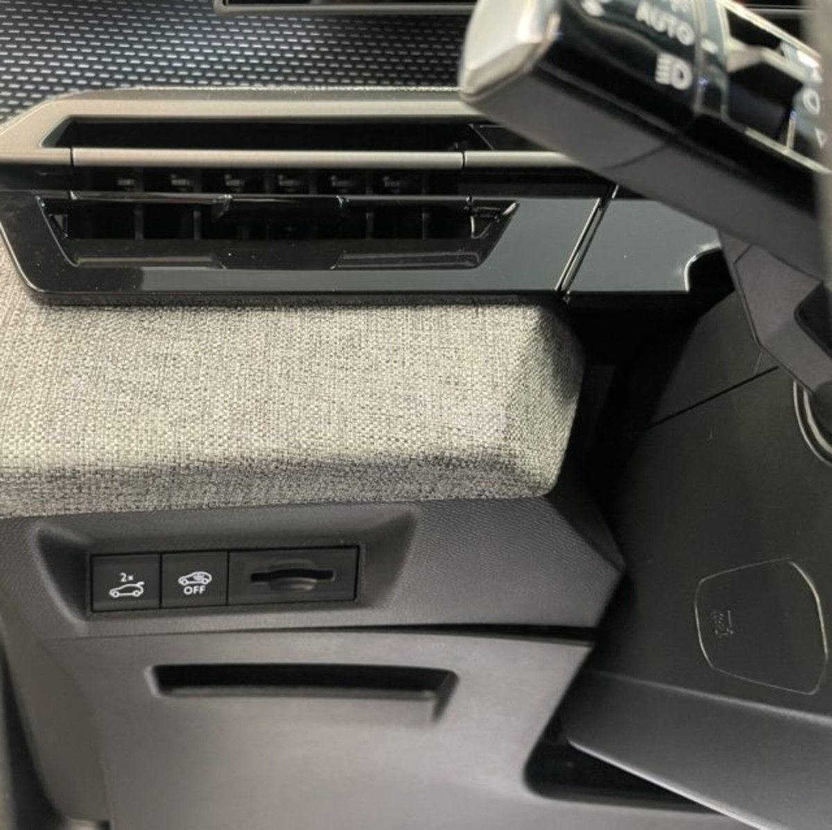 Peugeot 3008 1.2 hybrid GT 145cv e-dcs6 (10)