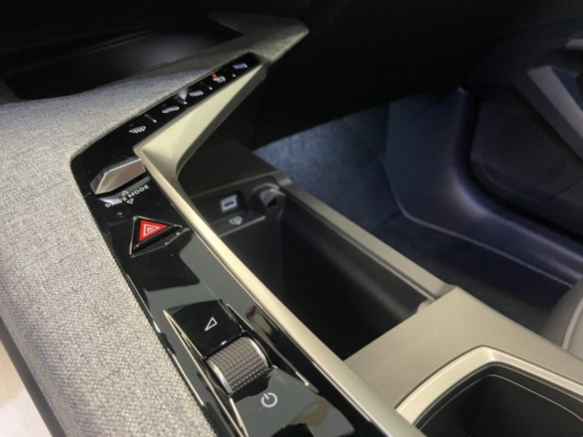 Peugeot 3008 1.2 hybrid GT 145cv e-dcs6 (12)