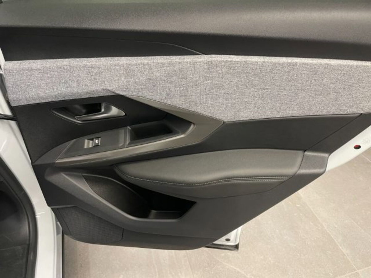 Peugeot 3008 1.2 hybrid GT 145cv e-dcs6 (19)