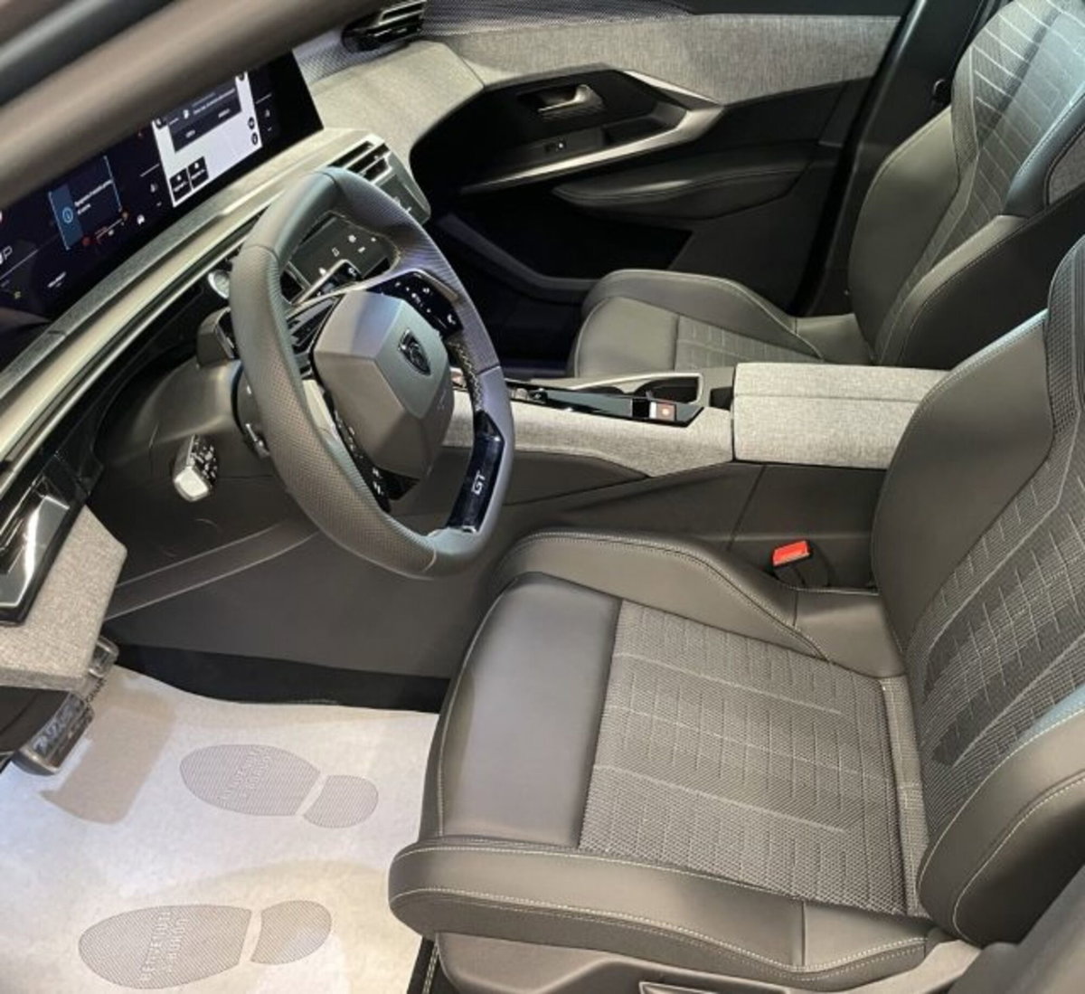 Peugeot 3008 1.2 hybrid GT 145cv e-dcs6 (2)