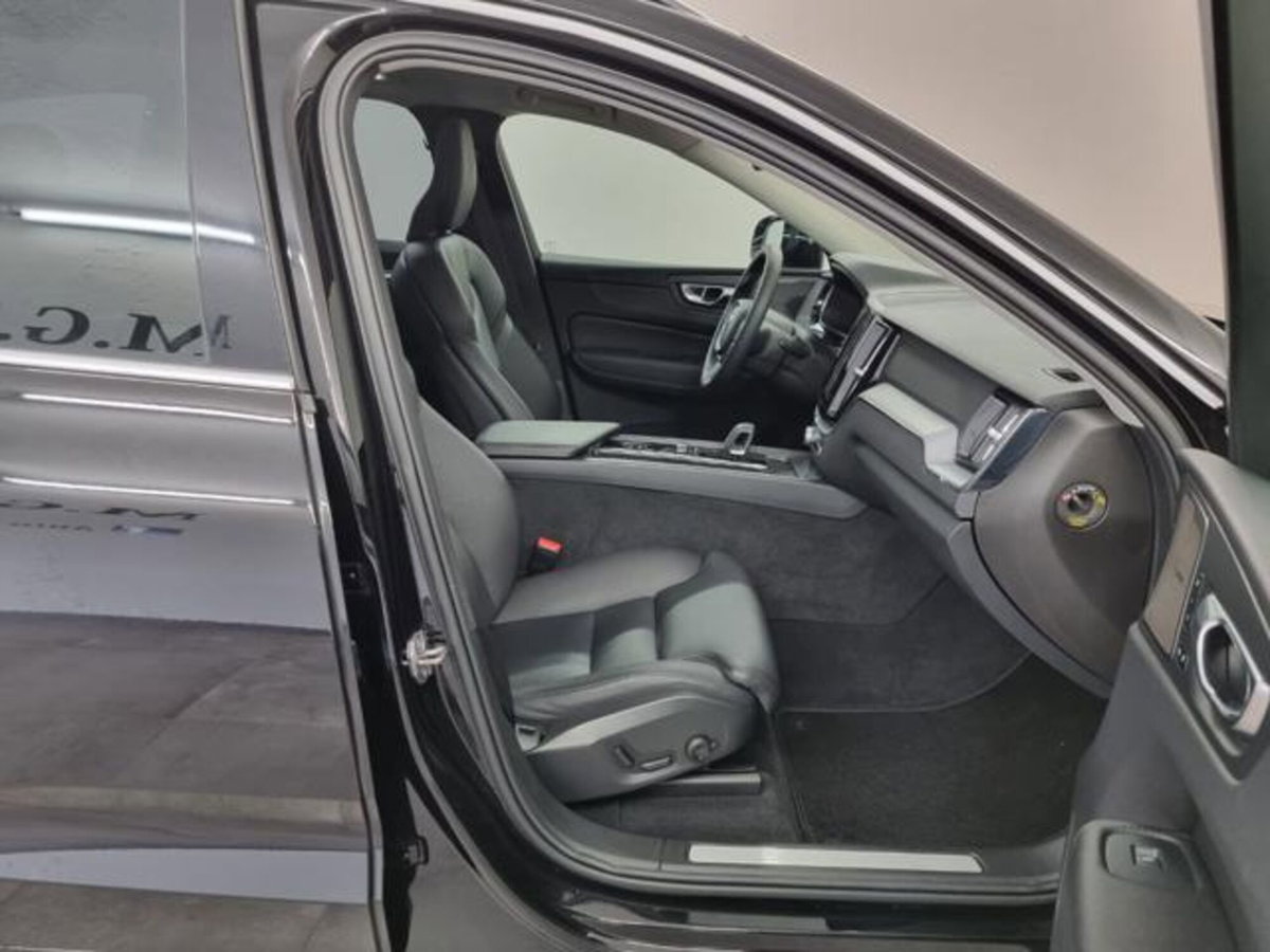 Volvo XC60 B5 (d) AWD Geartronic Momentum Pro (10)