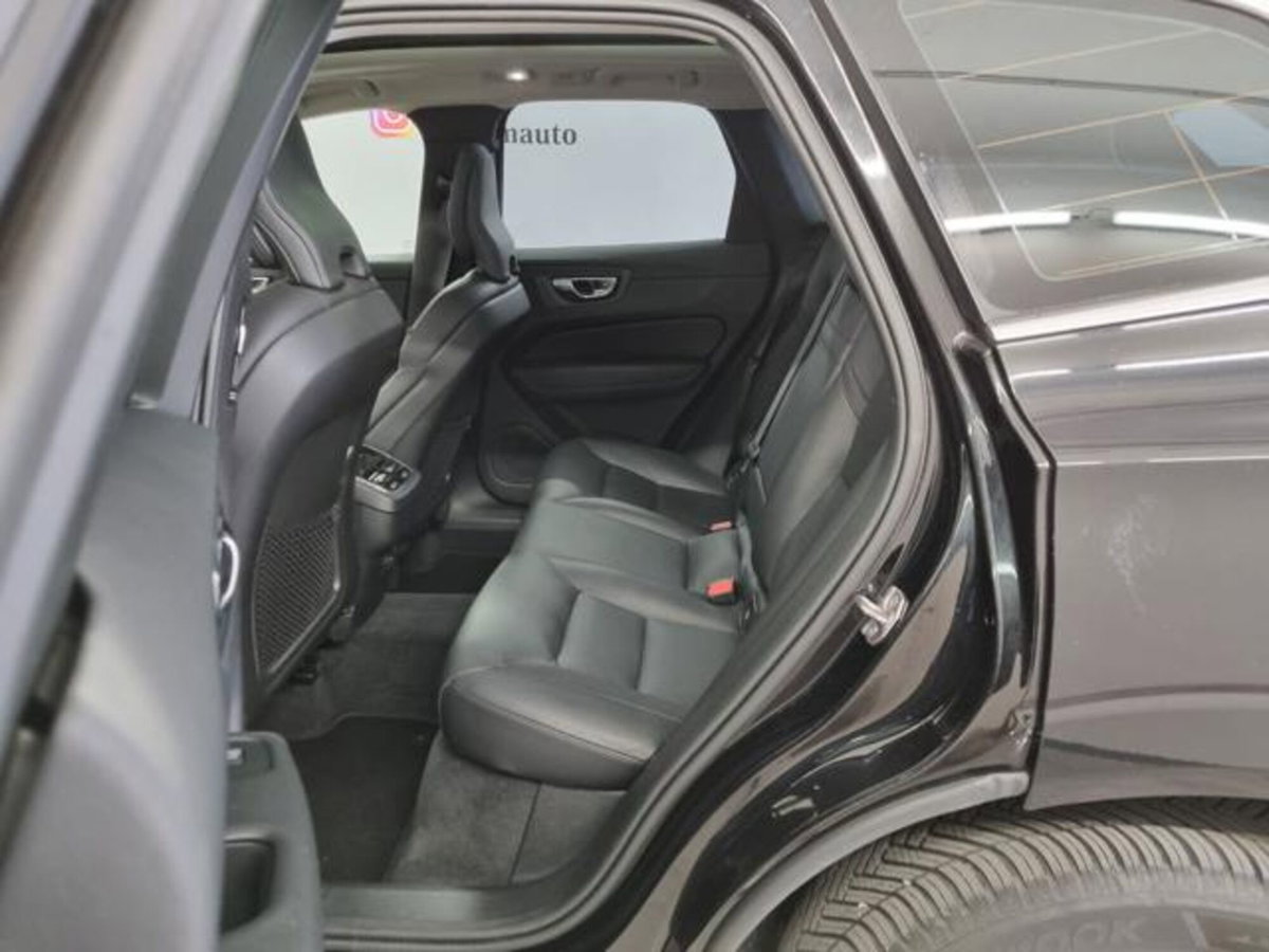 Volvo XC60 B5 (d) AWD Geartronic Momentum Pro (11)