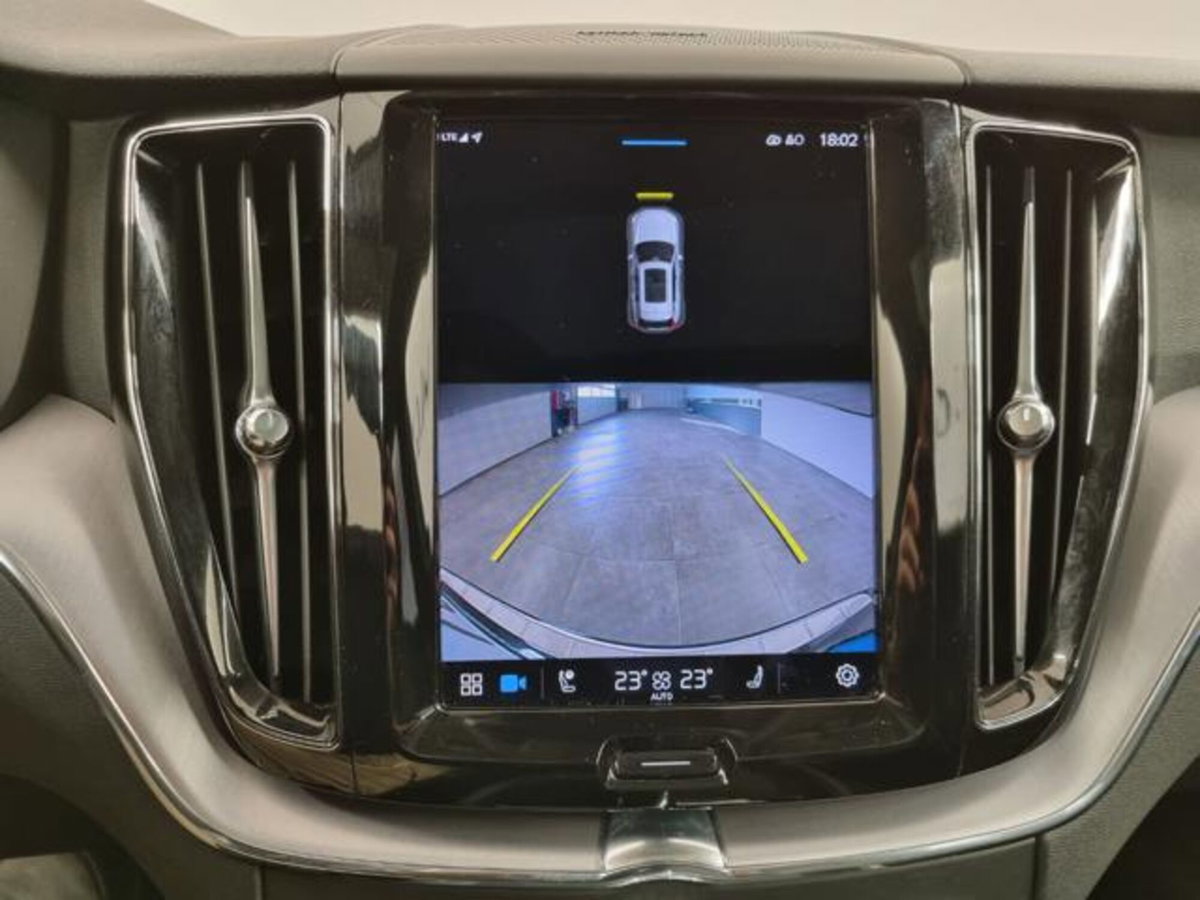 Volvo XC60 B5 (d) AWD Geartronic Momentum Pro (13)