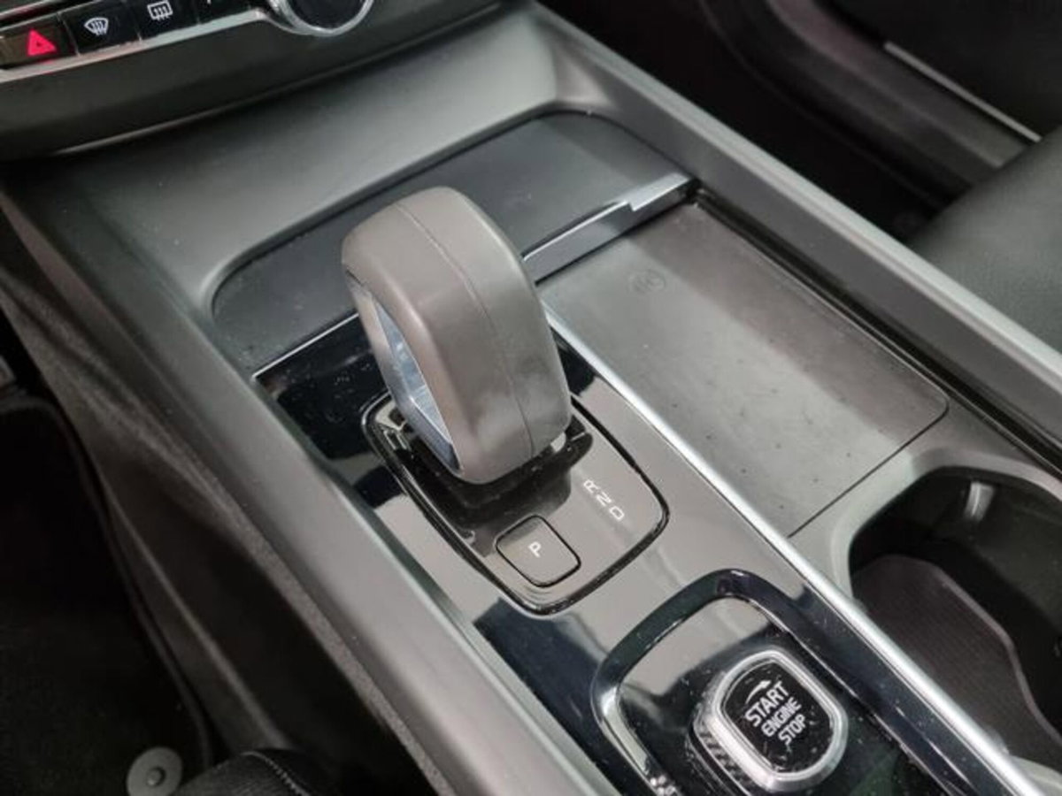 Volvo XC60 B5 (d) AWD Geartronic Momentum Pro (14)