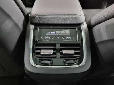 Volvo XC60 B5 (d) AWD Geartronic Momentum Pro (16)