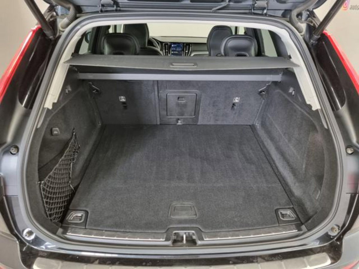Volvo XC60 B5 (d) AWD Geartronic Momentum Pro (17)