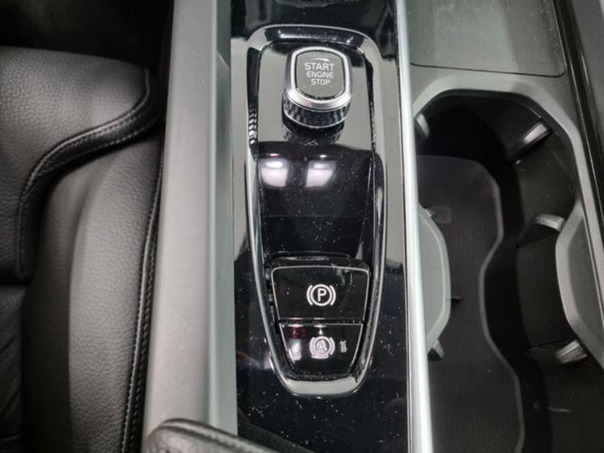 Volvo XC60 B5 (d) AWD Geartronic Momentum Pro (18)