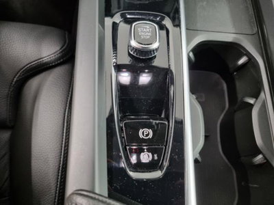 Volvo XC60 B5 (d) AWD Geartronic Momentum Pro (18)