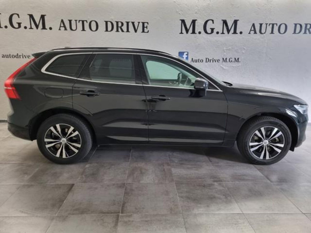 Volvo XC60 B5 (d) AWD Geartronic Momentum Pro (4)