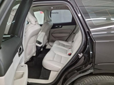 Volvo XC60 B5 (d) AWD Geartronic Momentum Pro (8)