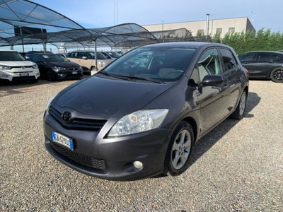 Toyota Auris 2.0 D-4D DPF 5 porte Sol usata