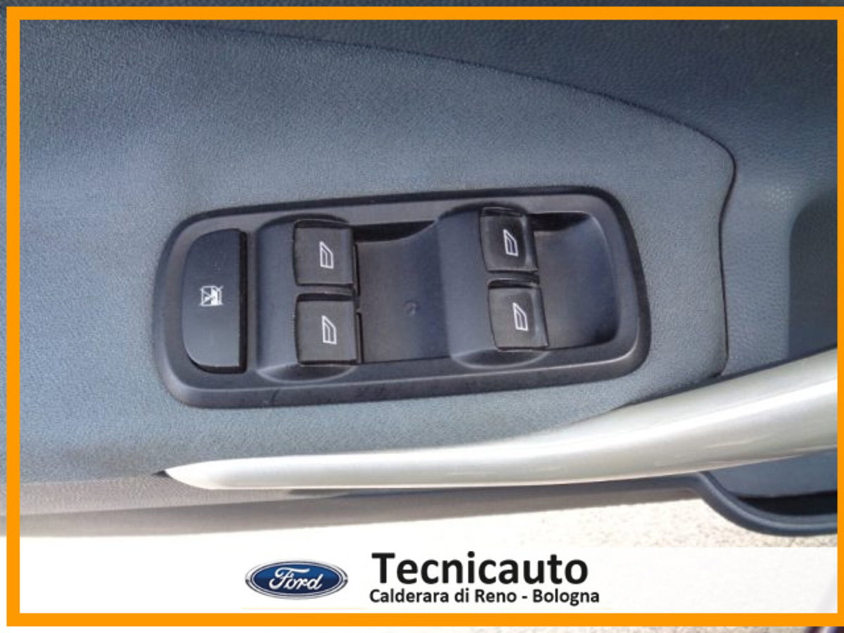 Ford Fiesta 1.2 82CV 5 porte (19)